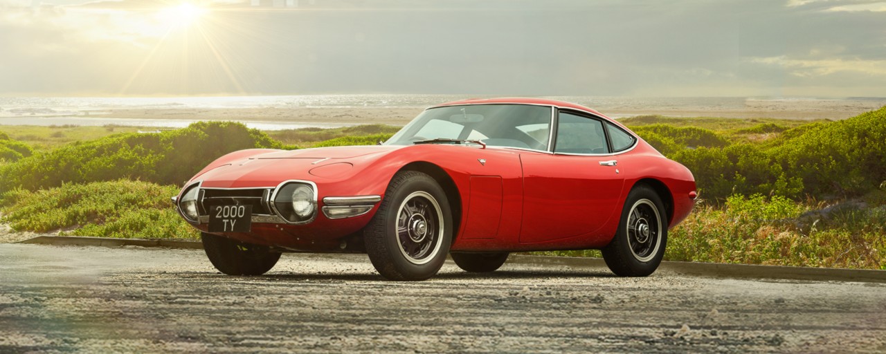 side view of Toyota 2000GT Bond card