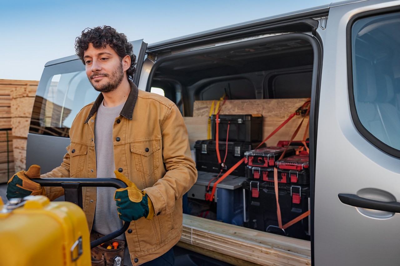 Toyota Proace with workman loading